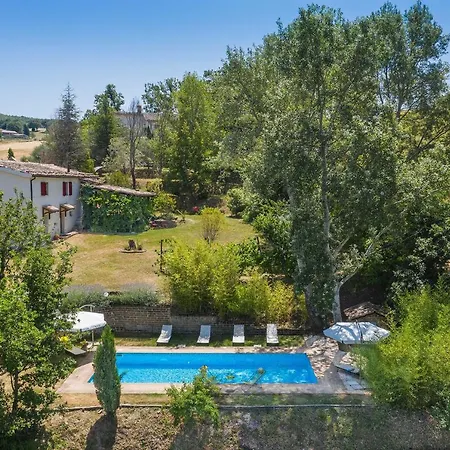 Casa *